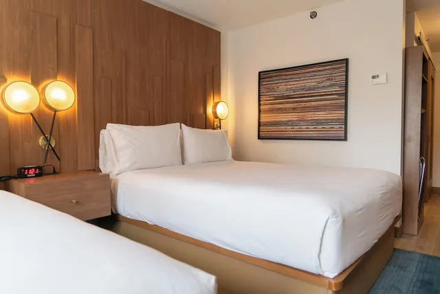 غرفة قياسية بسريرين كوين، Hotel Indigo Detroit Downtown 2/10