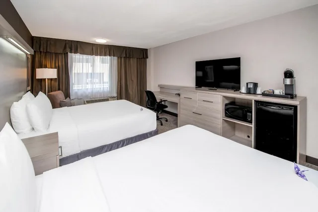 Coast, 2 Queen Beds, Village Park Inn Calgary 1/6