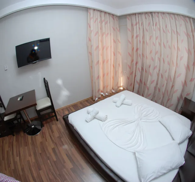 غرفة بسرير مزدوج بإطلالة على البحر، Hotel Iliria Sarande 8/10