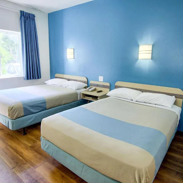 Room, Quadruple, Motel6 Portsmouth, NH 3/10