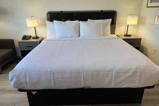 Efficiency, Suite, King Bed، La Quinta Inn & Suites Washington DC-Capital/NoMA 8/10