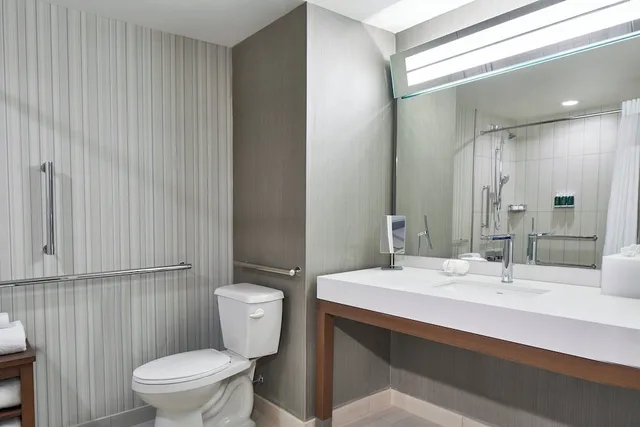 غرفة بسريرين كوين مع أريكة لذوي الإعاقة، Courtyard by Marriott Baltimore Downtown/McHenry Row 2/3