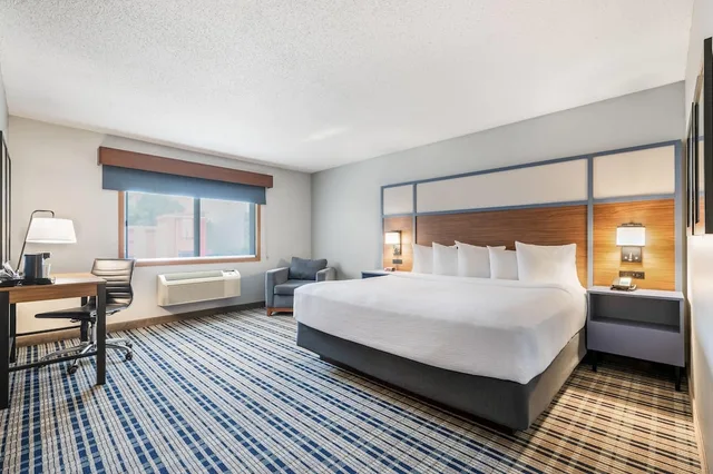 غرفة بسرير كينج، Americinn By Wyndham Bemidji 1/10