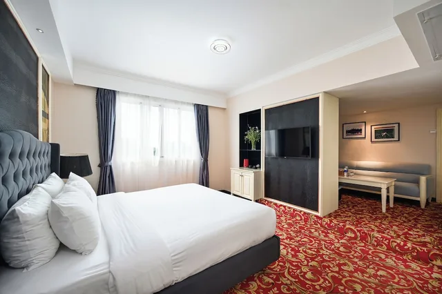 Junior, King Bed, City View, California Saigon Hotel & Rooftop Pool 1/5