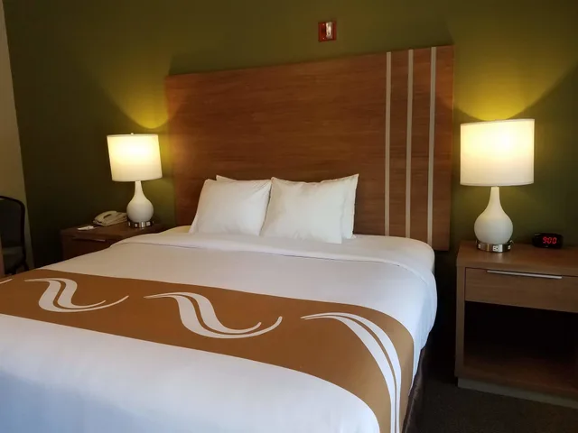 غرفة قياسية بسرير كينج، Quality Inn & Suites Bainbridge Island 4/9