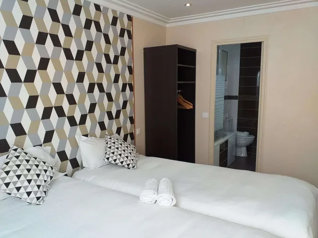 غرفة قياسية بسرير مزدوج، Hotel Du Roi Rene 3/3