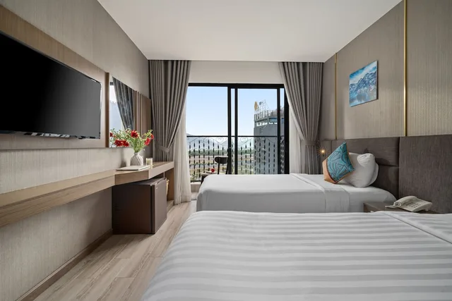غرفة سوبيريور بسريرين منفصلين بإطلالة على المدينة، Sochi Hotel 2/7