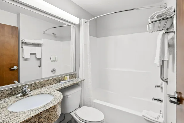 جناح بسرير كينج، Microtel Inn & Suites by Wyndham Searcy 3/3