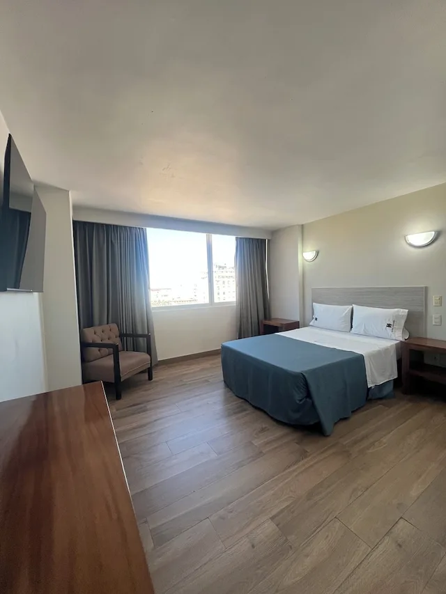 غرفة قياسية بسرير كينج، Hotel Universo Guadalajara 2/5