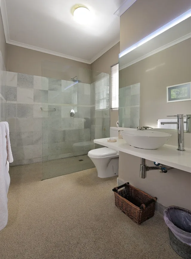 شقة بسريرين كينج، Barry Hall Apartments 8/10