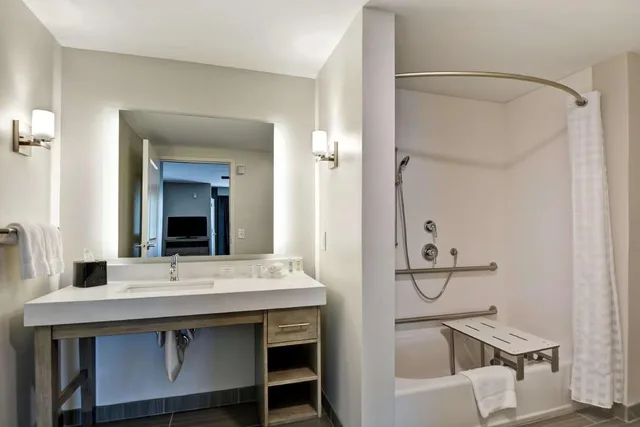 جناح استوديو بسرير كينج مع أريكة لذوي الإعاقة، Homewood Suites by Hilton Hadley Amherst 4/4
