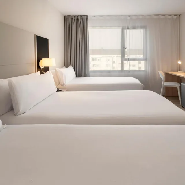 غرفة بسرير مزدوج مع سرير إضافي، B&B HOTEL Vitoria General Alava 2/8