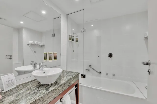جناح رباعي، Rutherford Hotel Nelson 6/6