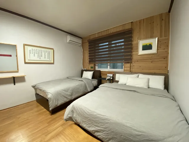 غرفة عائلية ثلاثية بسرير كوين وسرير فردي، Smile Resort Sokcho 2/4