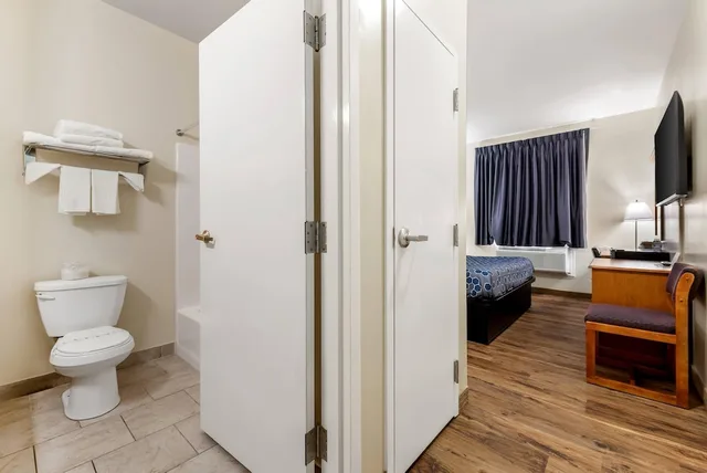 غرفة قياسية بسرير كينج، Econo Lodge Palmyra - Hershey 6/7