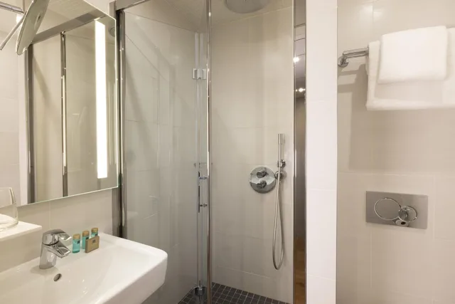 3 Bedrooms, Connecting, Family, 3 Queen Beds, Hotel Theoreme 5/8