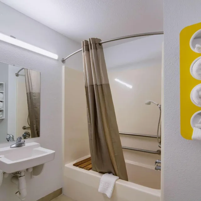 غرفة بسرير كينج بجاكوزي، Motel6 Moss Point, MS 10/10