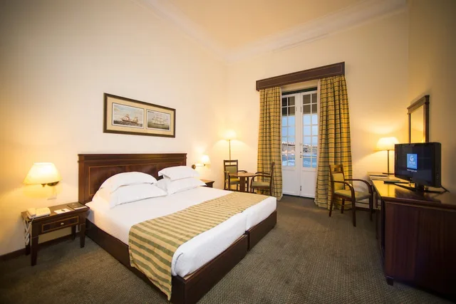 Twin Room Sea View with Balcony with extra adult bed، VILA GALE ERICEIRA 2/3