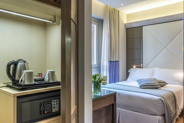 French, Double Bed، Hotel Martis Palace 2/4