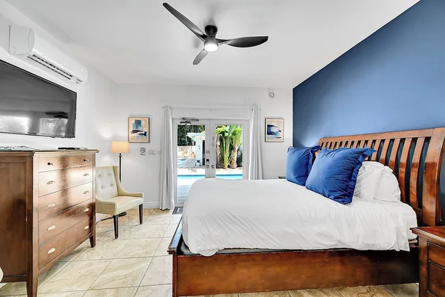 Queen Bed, Pool Side، Inn on the Drive 1/10