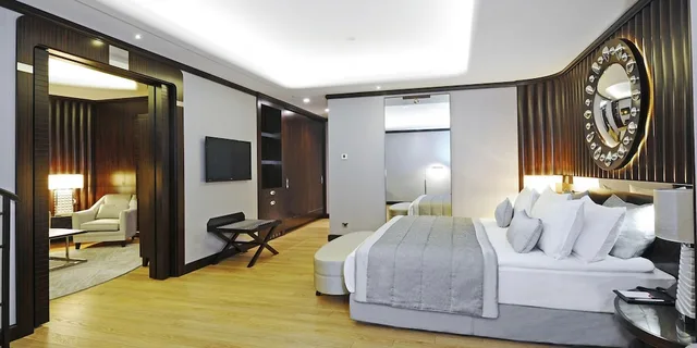جناح بسرير كينج بإطلالة على المدينة بغرفة نوم واحدة، Crowne Plaza Bursa Convention Center and Thermal Spa 1/3