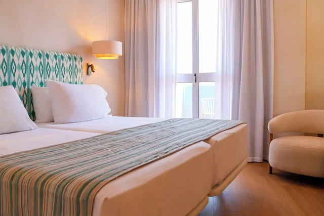 غرفة بسريرين منفصلين بشرفة، Del Mar Hotel And Spa 1/6