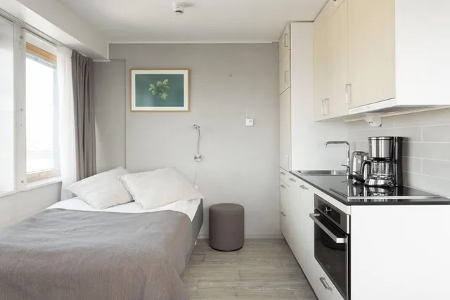 Standard fully furnished studio with a panoramic view for one، Noli Sornainen 2/7