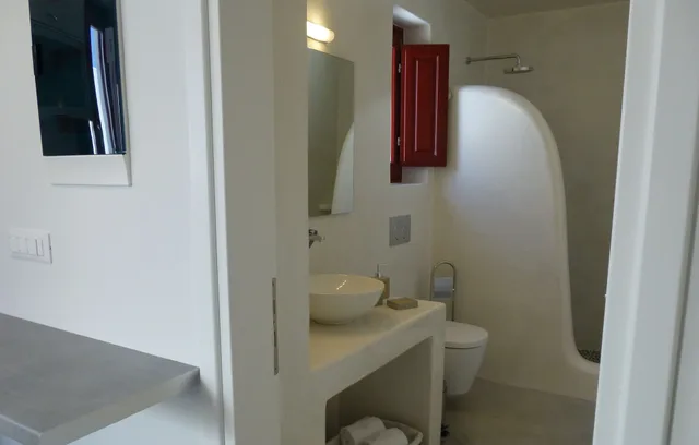 Semi Basement, 2 Bedrooms, Suite, 2 Queen Beds, Patio، Aplada Suites 5/5