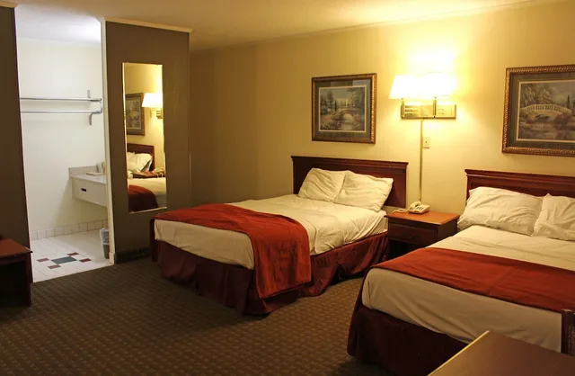 غرفة بسريرين مزدوجين للمدخنين، Americas Best Value Inn And Suites Killen Florence 2/2