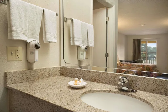 غرفة بسريرين مزدوجين، Days Inn by Wyndham Alma 9/10