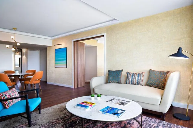1 Bedroom, Mediterranean, Suite, King Bed, Garden View, Sofa, Balcony، LE MERIDIEN NICE 3/6