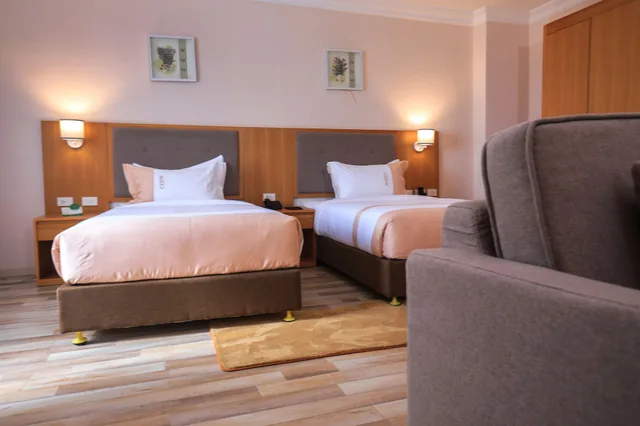 غرفة عائلية بسرير كينج وسريرين منفصلين، Mado Hotel 7/8