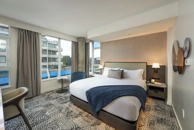 Seaport, King Bed، Sidney Pier Hotel & Spa 2/5