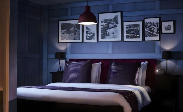 جناح بحوض استحمام، Carlton Square Hotel 2/2