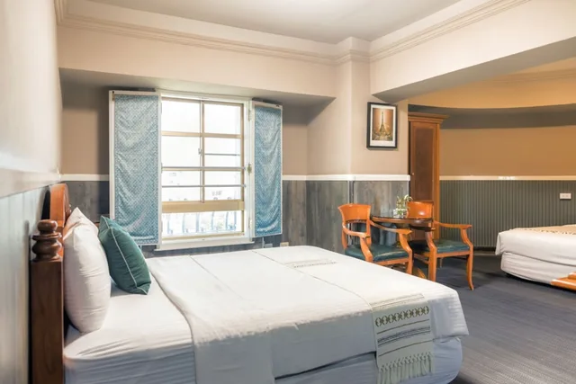 غرفة قياسية ثلاثية بسرير مزدوج وسرير فردي، Hotel de Trianon 1/10