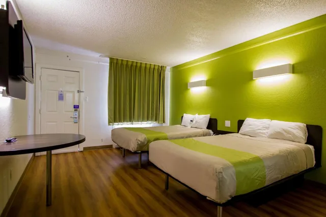 غرفة ديلوكس رباعية، Motel6 Austin, TX - Midtown 8/10