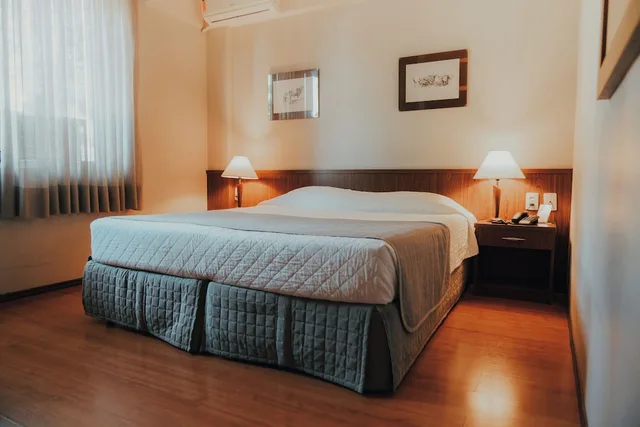 غرفة قياسية بسرير كوين، TIMBO PARK HOTEL 1/3