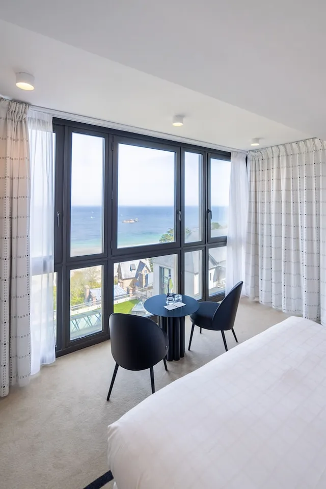 غرفة كلاسيكية بسريرين منفصلين بإطلالة على البحر، L Agapa Hotel Spa Nuxe 5/7