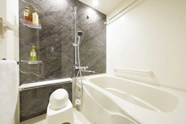 غرفة بسريرين منفصلين وفرشتي فوتون مع أريكة، Monday Apart Premium Akihabara Asakusabashi Station 4/5