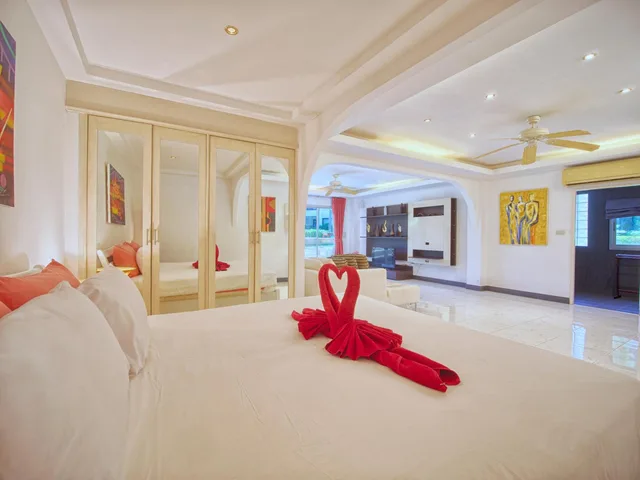 Pool, Suite، Serenity Lakeside Resort 2/2
