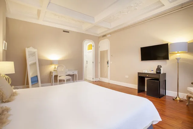 Superior, King Bed, B And B Hi Valencia Boutique 2/10