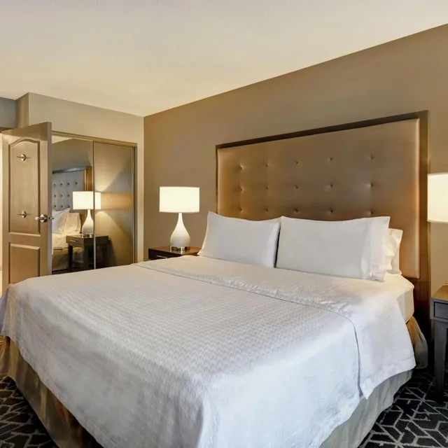 جناح بسرير كينج بغرفة نوم واحدة مع أريكة، Homewood Suites by Hilton Edgewater-NYC Area 1/6