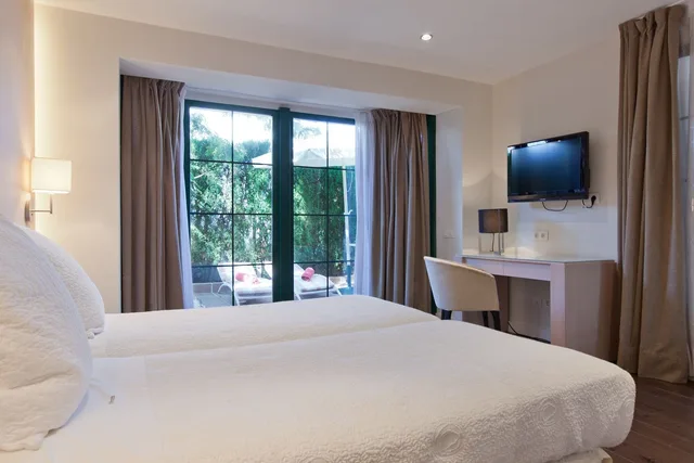 غرفة سوبيريور بسريرين منفصلين بإطلالة على البحر، Mr Hotel Les Rotes 4/7