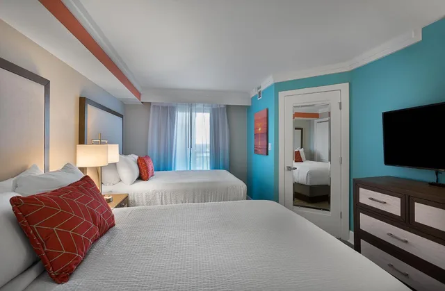 3 Bedrooms, Condo, Ocean Front، Grande Cayman Resort 1/10