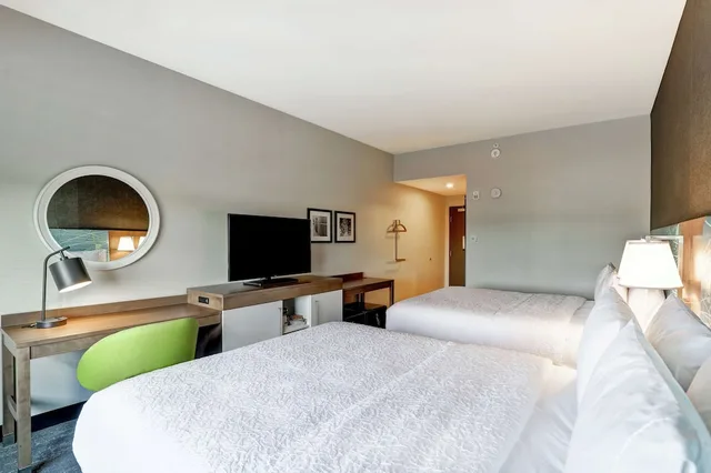 Signature, 2 Queen Beds, Hampton Inn St Catharines Niagara On 4/7