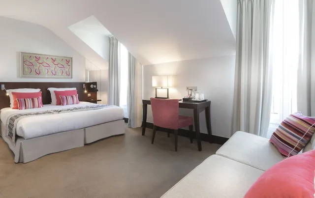 غرفة عائلية بسرير مزدوج وسريرين منفصلين، Montfleuri Hotel 7/11