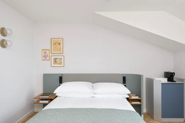 غرفة تنفيذية بإطلالة على البحيرة، Angleterre Residence 2/4