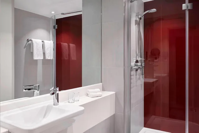 غرفة كلوب بسريرين منفصلين مع دخول صالة النادي، Sheraton Heathrow Hotel 4/8