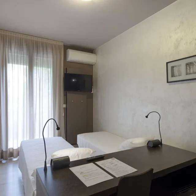 غرفة بسرير مزدوج أو سريرين منفصلين بشرفة، M14 Hotel 4/8