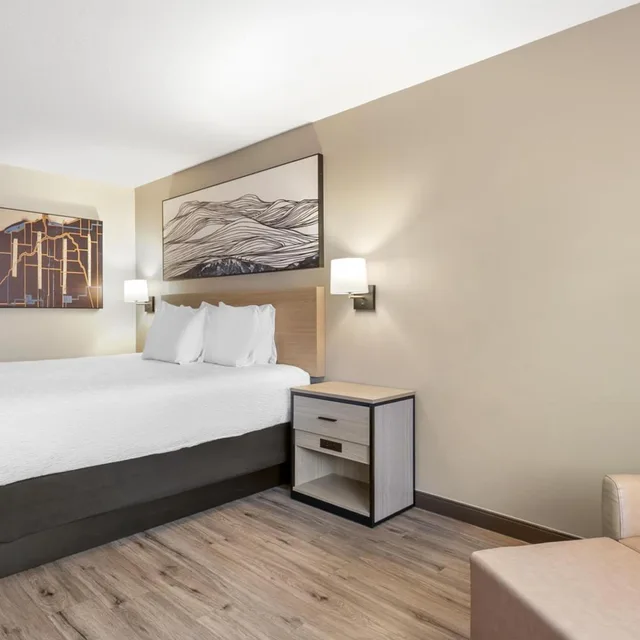 غرفة بسرير كينج بحوض استحمام لذوي الإعاقة، Best Western Plus Meridian 3/4